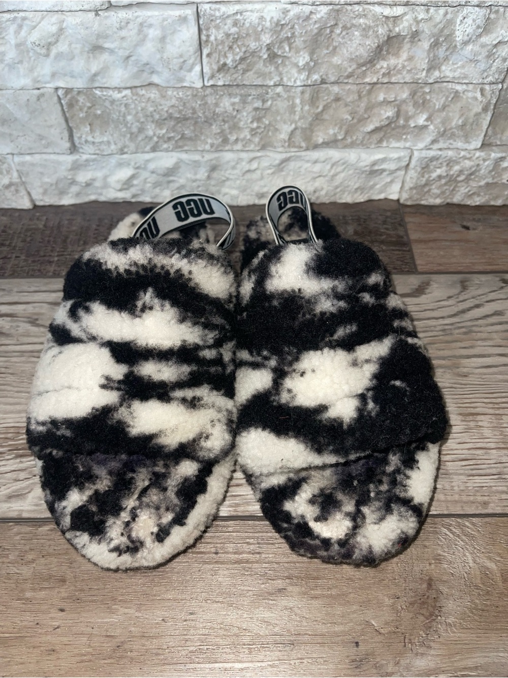 UGG Fluff Yeah Slide Zebra Size 4 Women’s